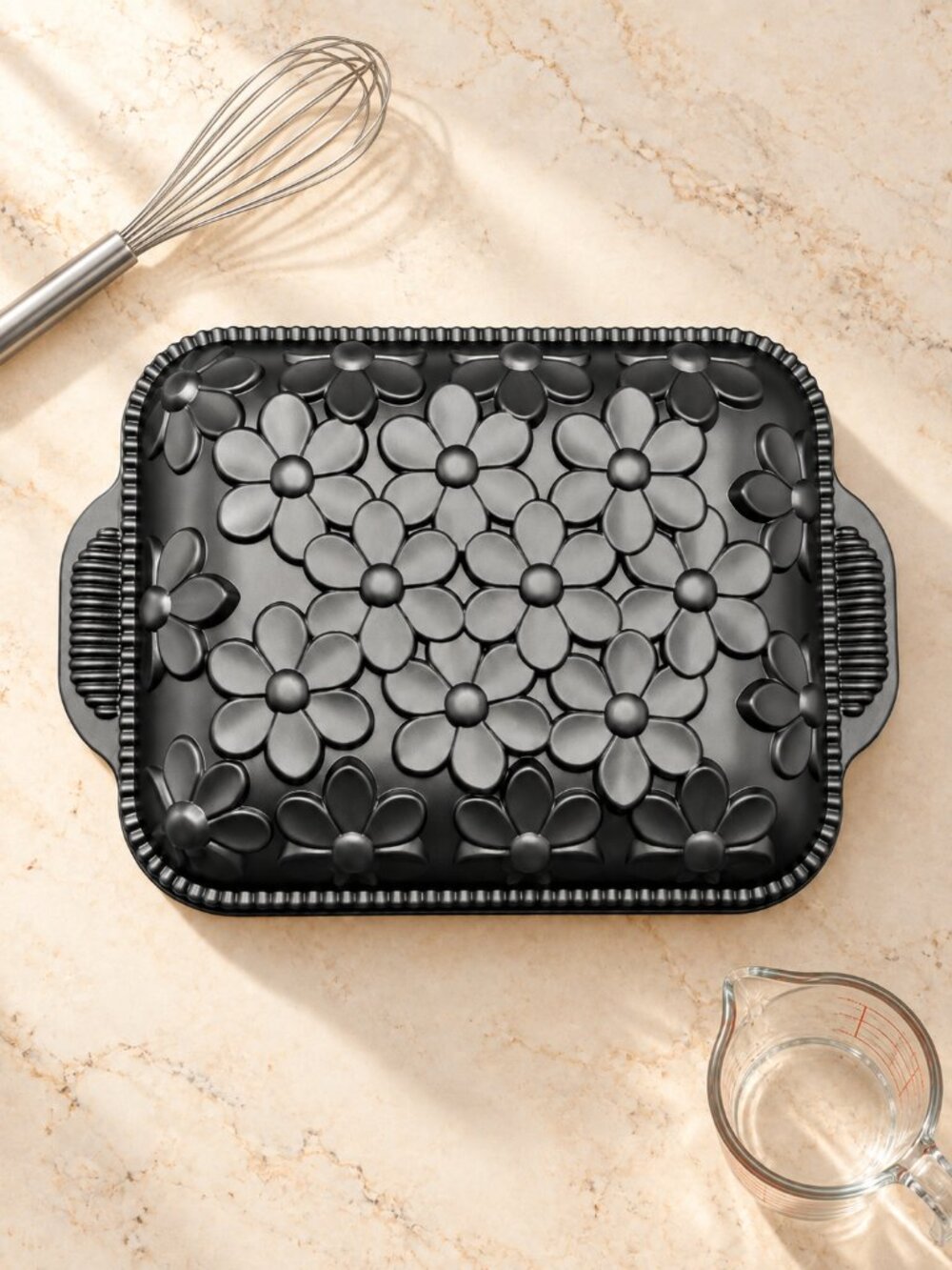 Nordic Ware Daisy 9 x 13" Cake Pan 10 Cup Graphite. Discontinued! Excellent Cond